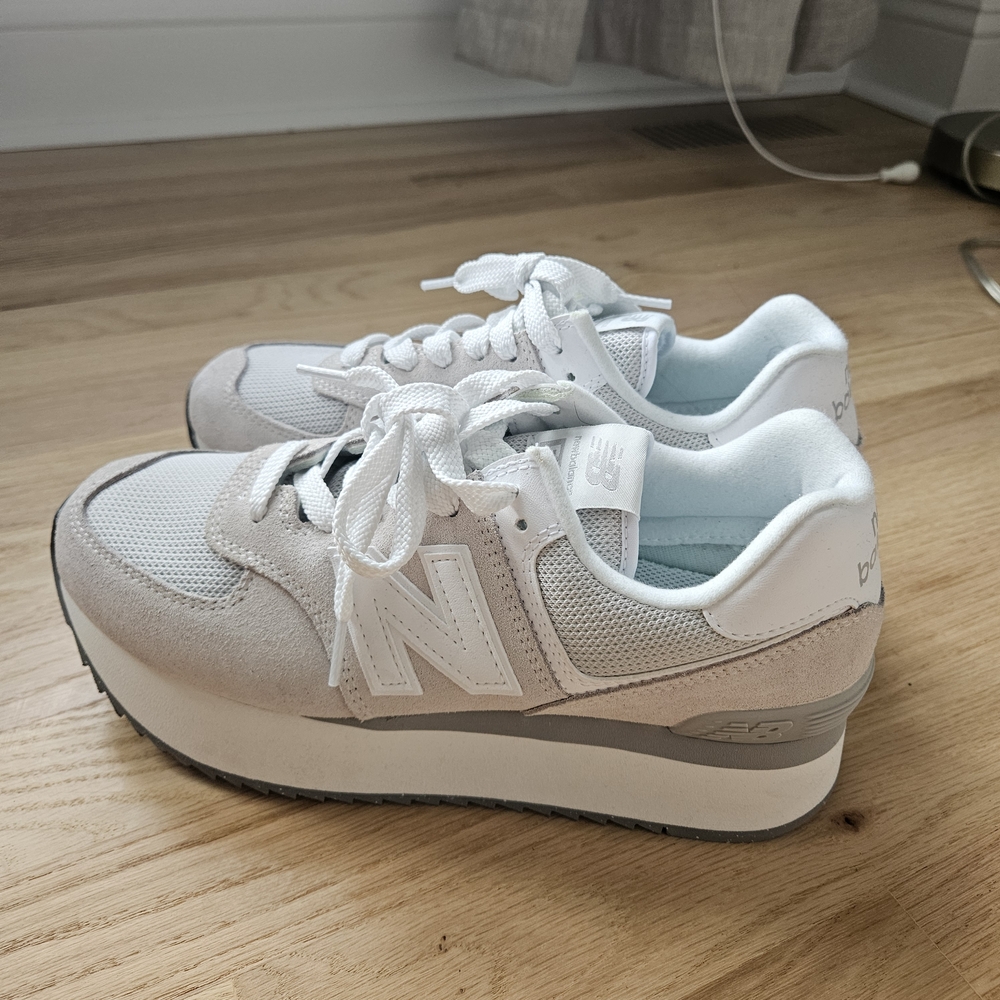 New Balance Women's White and Gray Sneakers